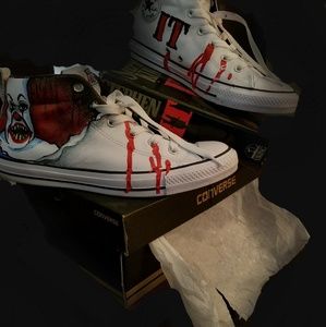 clown converse